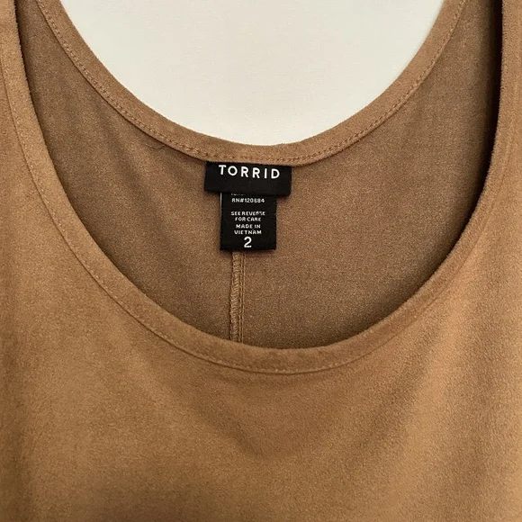 Torrid Laser-Cut Hem Sleeveless Tank Top - Picture 3 of 7